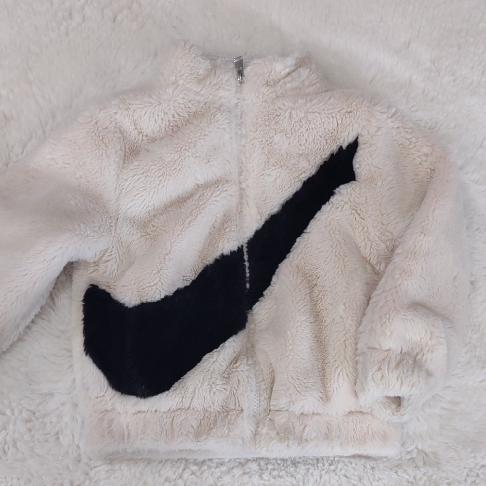 NIKE Cream and Black Fuzzy Jacket - Picture 11 of 16